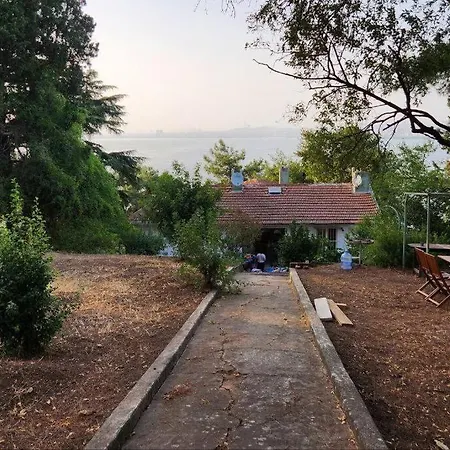 Stylish With Wonderful Sea View And Garden