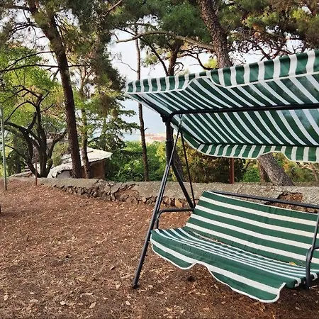 Stylish With Wonderful Sea View And Garden דירה אדאלר